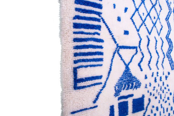 White and Blue Moroccan Scrabbled Rug - Imagen 3
