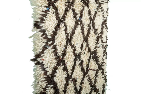 ⁦Boucherouite Rug - Enchanting Moroccan Handwoven Recycled Fabric Rug (5.5 ft x 2.3 ft)⁩ - الصورة ⁦5⁩