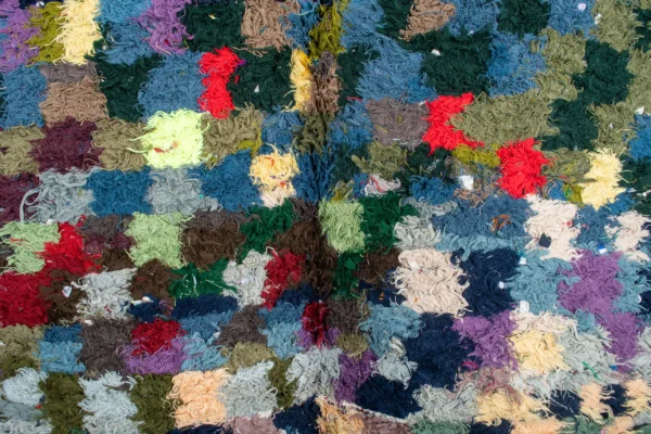 Boucherouite Rug - Exquisite Moroccan Handwoven Recycled Fabric Rug (8.5 ft x 4.7 ft) - Imagen 4
