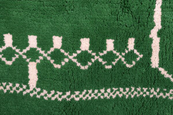 Green and White Symbolic Modern Moroccan Rug - Imagen 8