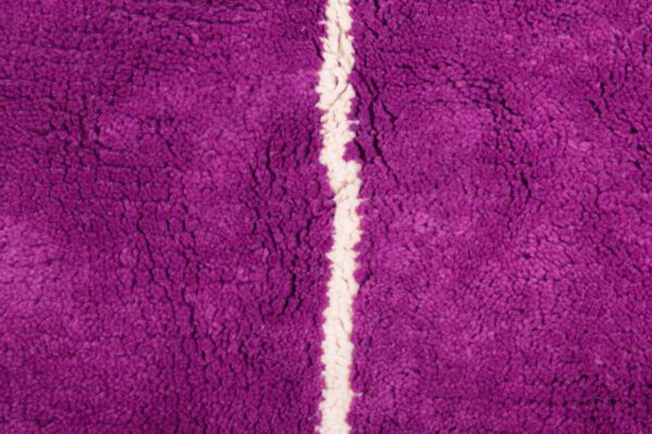 Dark Pink and White Symbolic Modern Moroccan Rug - Imagen 5
