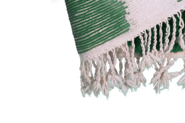 Green and White Modern Moroccan Rug - Imagen 10