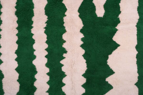 Green and White Modern Moroccan Rug - Imagen 2