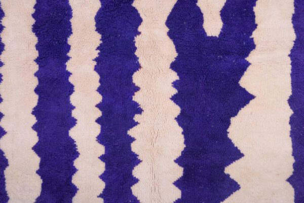 Purple and White Modern Moroccan Rug - Imagen 2