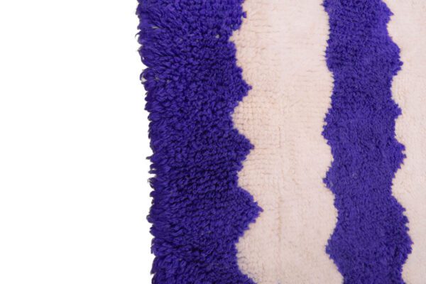 Purple and White Modern Moroccan Rug - Imagen 3