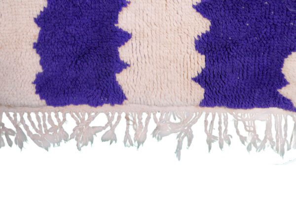 Purple and White Modern Moroccan Rug - Imagen 8