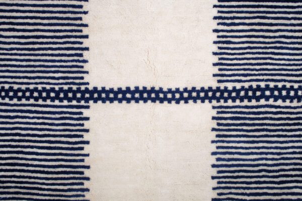 White and Dark Blue Moroccan Rug Railway Rug - Imagen 2