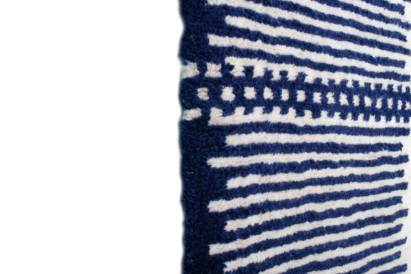 White and Dark Blue Moroccan Rug Railway Rug - Imagen 3