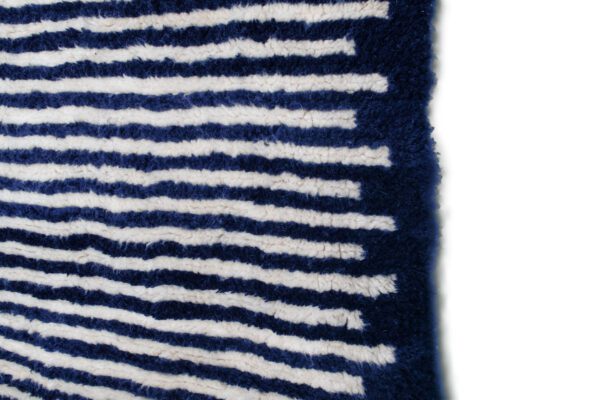White and Dark Blue Moroccan Rug Railway Rug - Imagen 4