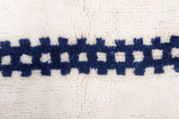 White and Dark Blue Moroccan Rug Railway Rug - Imagen 5