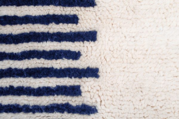 White and Dark Blue Moroccan Rug Railway Rug - Imagen 7