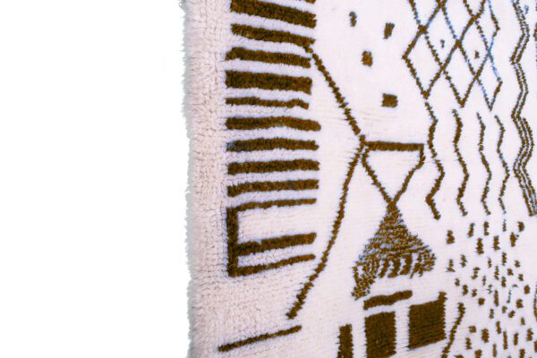 White and Brown Moroccan Rug Scrabbled Rug - Imagen 3