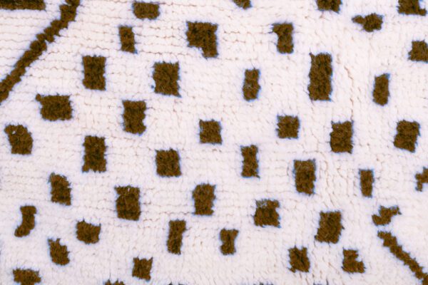 White and Brown Moroccan Rug Scrabbled Rug - Imagen 7
