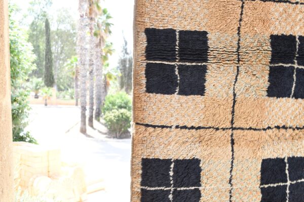 ⁦Vintage Moroccan Rug: Add Warmth and Style to Your Home 198 cm x 136 cm / 6.336ft x 4.352 ft⁩ - الصورة ⁦4⁩