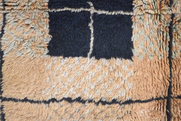 ⁦Vintage Moroccan Rug: Add Warmth and Style to Your Home 198 cm x 136 cm / 6.336ft x 4.352 ft⁩ - الصورة ⁦2⁩
