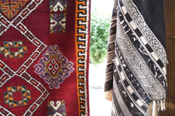 ⁦Moroccan Rug - Vintage Moroccan Rug, Add Warmth to Your Home 291 cm x 167 cm / 9.312ft x 5.344 ft⁩ - الصورة ⁦7⁩