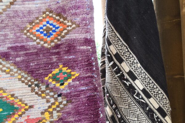 Vintage Moroccan Rug: Authentic Charm for Your Home 215 cm x 138 cm / 6.88ft x 4.416 ft - Imagen 7