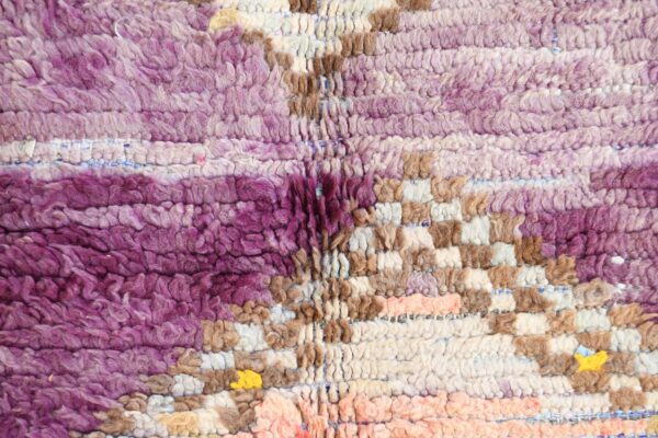 Vintage Moroccan Rug: Authentic Charm for Your Home 215 cm x 138 cm / 6.88ft x 4.416 ft - Imagen 4