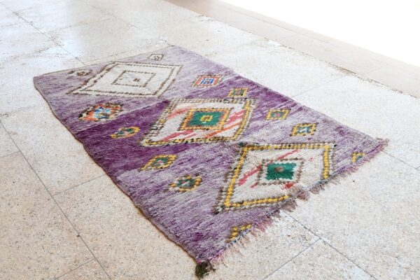 Vintage Moroccan Rug: Authentic Charm for Your Home 215 cm x 138 cm / 6.88ft x 4.416 ft - Imagen 3