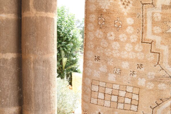 Moroccan Berber Rug: Authentic Vintage Charm for Your Home 246 cm x 162 cm / 7.872ft x 5.184 ft — изображение 7