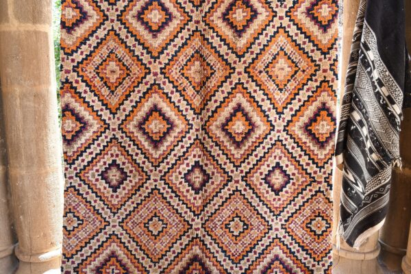 Moroccan Rug: Vintage Charm for Your Home 385 cm x 168 cm / 12.32ft x 5.376 ft - Imagen 5
