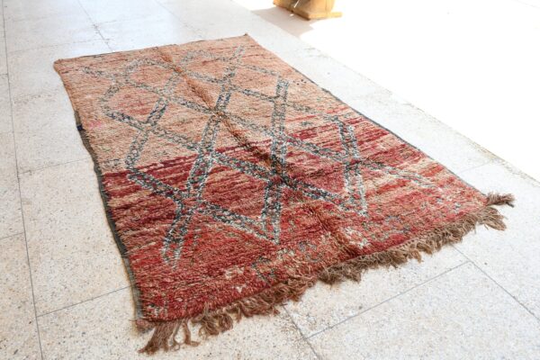Vintage Berber Rug: Authentic Moroccan Charm and Comfort 283 cm x 170 cm / 9.056ft x 5.44 ft - Image 3