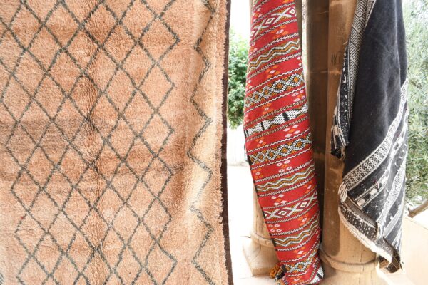 Discover the Magic of Morocco: Handcrafted Authentic Moroccan Rug 384 cm x 164 cm / 12.288ft x 5.248 ft – Bild 6