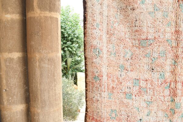 Unveiling the Enchanting Boujaad Rug: A Tapestry of Moroccan Heritage 203 cm x 162 cm / 6.496ft x 5.184 ft - 画像6