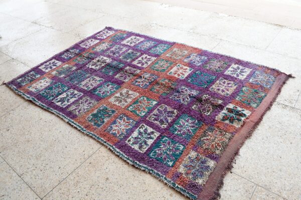 ⁦Boujaad Rug: Vintage Moroccan Authenticity for Your Home 236 cm x 160 cm / 7.552ft x 5.12 ft⁩ - الصورة ⁦3⁩
