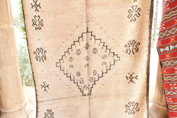 Discover the Berber Magic: Handcrafted Vintage Moroccan Rug 297 cm x 151 cm / 9.504ft x 4.832 ft - 画像4