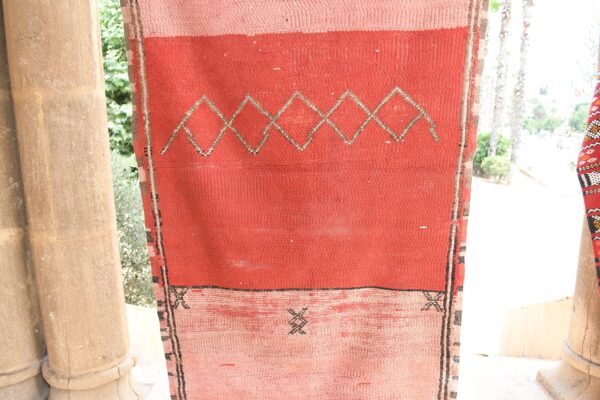 Vintage Moroccan Rug: Add Authentic Charm to Your Home 190 cm x 98 cm / 6.08ft x 3.136 ft - Imagen 5