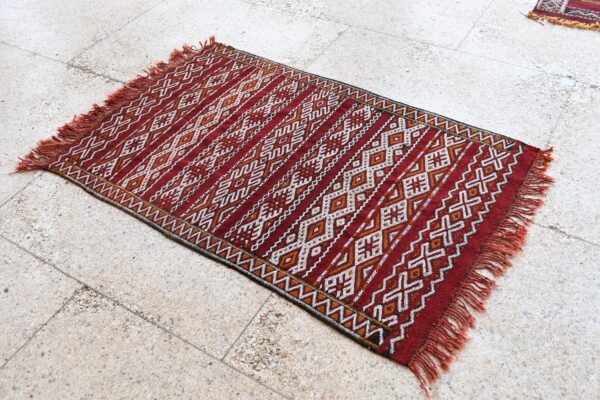 Exquisite Berber Rug: Authentic Moroccan Craftsmanship 149 cm x 97 cm / 4.768ft x 3.104 ft - Imagen 3