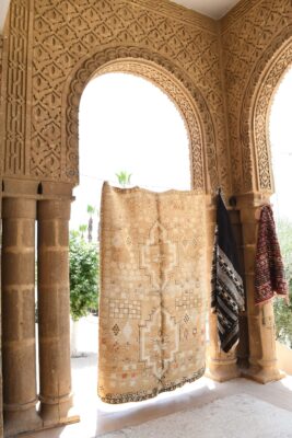Moroccan Berber Rug: Authentic Vintage Charm for Your Home 246 cm x 162 cm / 7.872ft x 5.184 ft — изображение 2