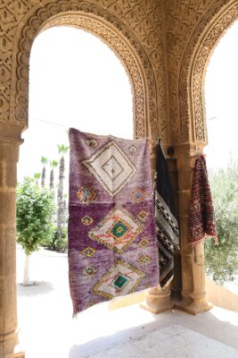 Vintage Moroccan Rug: Authentic Charm for Your Home 215 cm x 138 cm / 6.88ft x 4.416 ft - Imagen 2