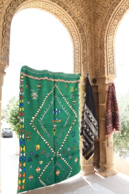 The Berber Rug: Authentic Moroccan Vintage Charm 251 cm x 160 cm / 8.032ft x 5.12 ft - 画像2