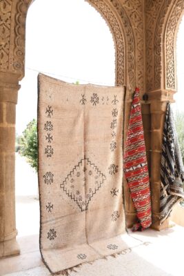 Discover the Berber Magic: Handcrafted Vintage Moroccan Rug 297 cm x 151 cm / 9.504ft x 4.832 ft - 画像2