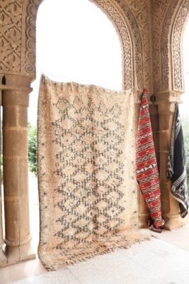 ⁦Vintage Berber Rug: Moroccan Charm for Your Home 290 cm x 182 cm / 9.28ft x 5.824 ft⁩ - الصورة ⁦2⁩