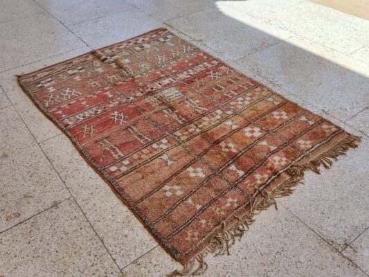 Vintage Rug: Authentic Moroccan Design, Handcrafted Charm 196 cm x 143 cm / 6.272ft x 4.576 ft – Bild 3