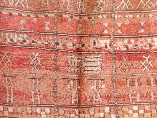 Vintage Rug: Authentic Moroccan Design, Handcrafted Charm 196 cm x 143 cm / 6.272ft x 4.576 ft – Bild 5