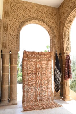 Vintage Treasure: Antique Moroccan Rug with Authentic Charm 329 cm x 159 cm / 10.528ft x 5.088 ft - 画像2