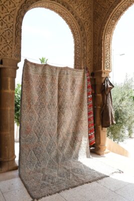 Berber Rug: Authentic Moroccan Vintage Design 364 cm x 207 cm / 11.648ft x 6.624 ft – Image 2