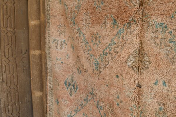 Captivating Berber Rug: Vintage Moroccan Charm 300 cm x 191 cm / 9.6ft x 6.112 ft — изображение 6