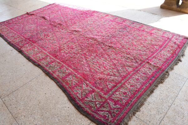 Moroccan Rug: Handcrafted Vintage Charm for Your Home 384 cm x 212 cm / 12.288ft x 6.784 ft - Imagen 3