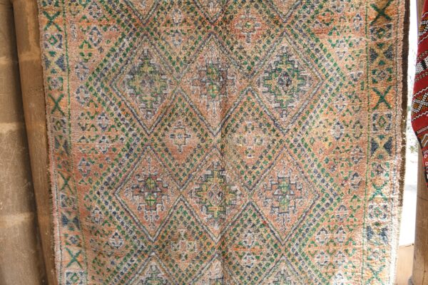⁦Vintage Rug: Embolden Your Space with Timeless Charm 254 cm x 198 cm / 8.128ft x 6.336 ft⁩ - الصورة ⁦4⁩