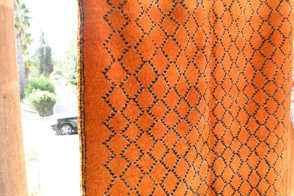 Exquisite Zemmour Rug: Authentic Moroccan Heritage 320 cm x 160 cm / 10.24ft x 5.12 ft - Imagen 6