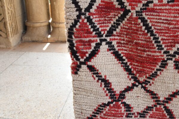 Moroccan Rug: Handcrafted Vintage Design to Elevate Your Decor 178 cm x 83 cm / 5.696ft x 2.656 ft - Imagen 7
