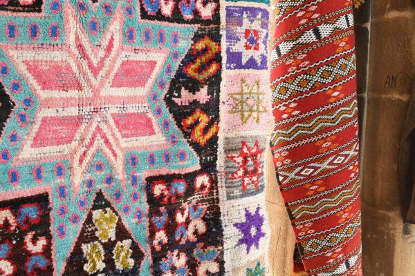 Boucherouite Vintage Moroccan Rug: Authentic Charm for Your Abode 304 cm x 159 cm / 9.728ft x 5.088 ft – Bild 7
