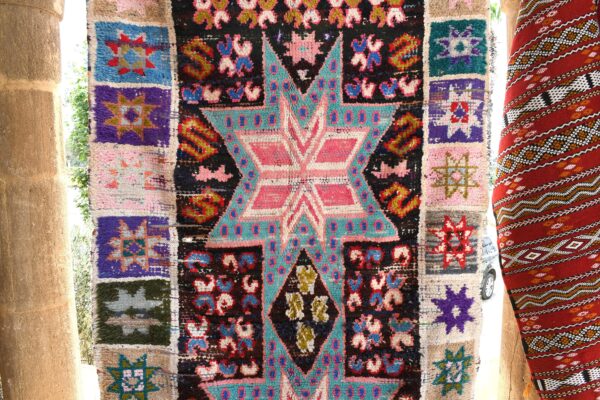 Boucherouite Vintage Moroccan Rug: Authentic Charm for Your Abode 304 cm x 159 cm / 9.728ft x 5.088 ft – Bild 5