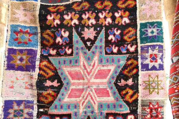 Boucherouite Vintage Moroccan Rug: Authentic Charm for Your Abode 304 cm x 159 cm / 9.728ft x 5.088 ft – Bild 4
