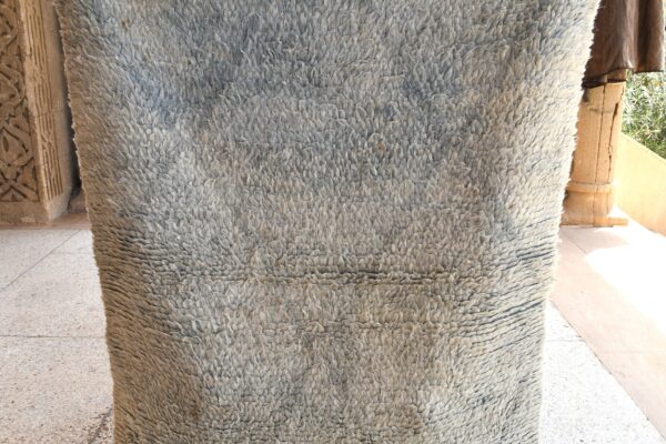 Authentic Berber Rug: Handcrafted Moroccan Vintage Design 148 cm x 99 cm / 4.736ft x 3.168 ft - Imagen 5